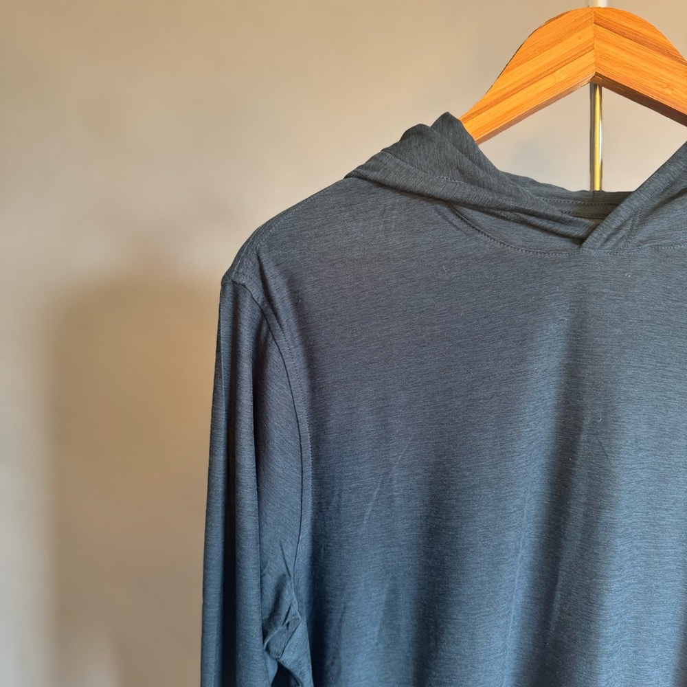 NWT • VUORI • Men’s Strato Tech Performance Hoodie • Navy Heather • Size Large - Picture 4 of 12
